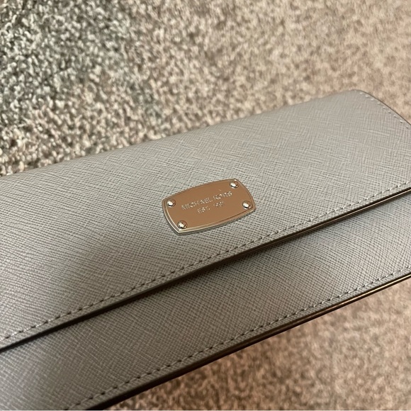 Michael Kors slim flap wallet - Picture 2 of 5